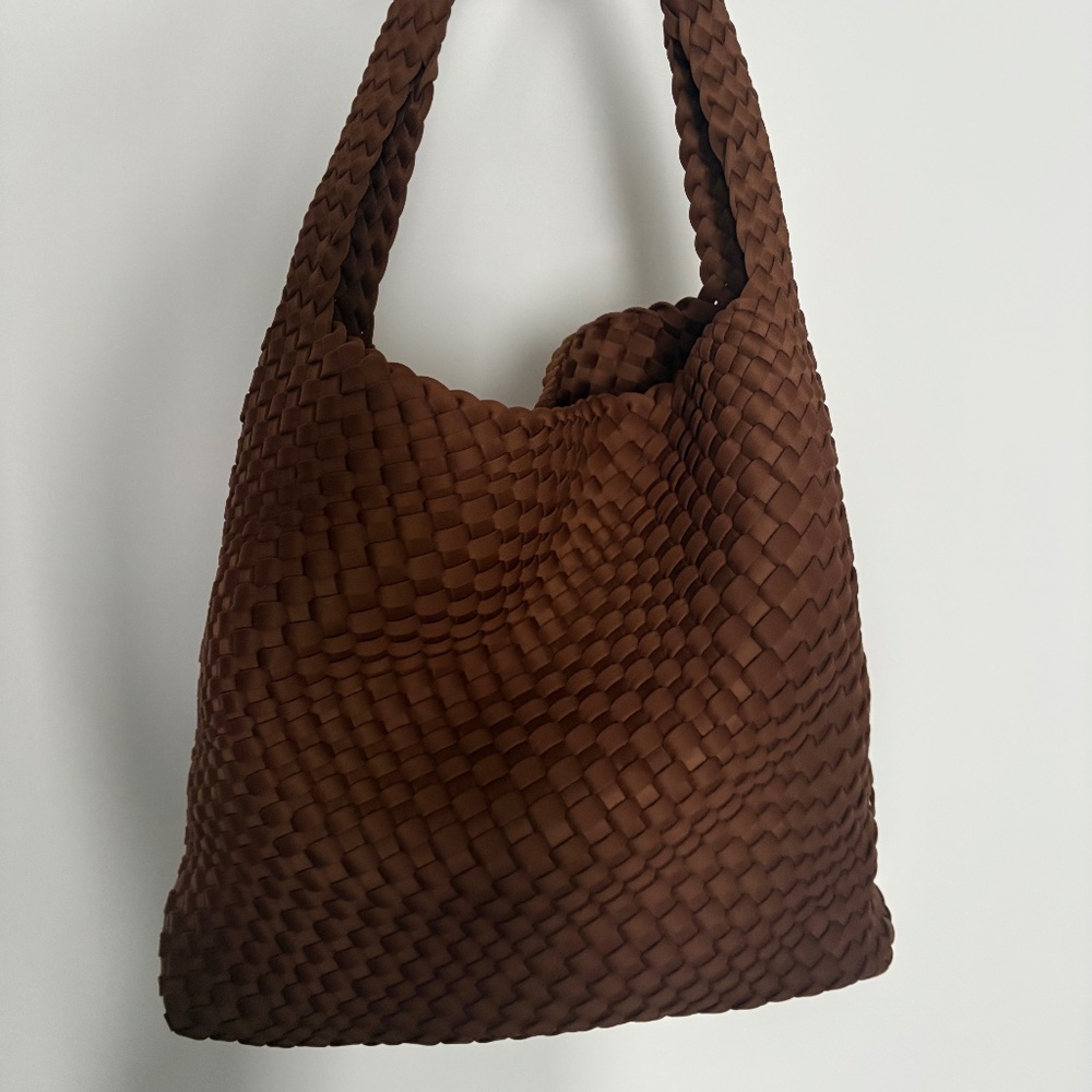 Neoprene shoulder bag